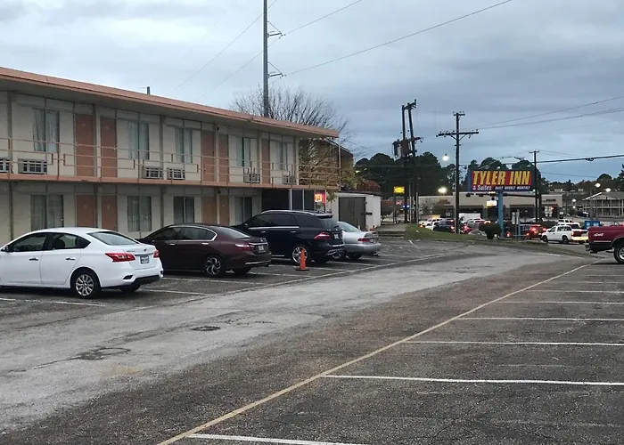 Tyler Inn & Suites