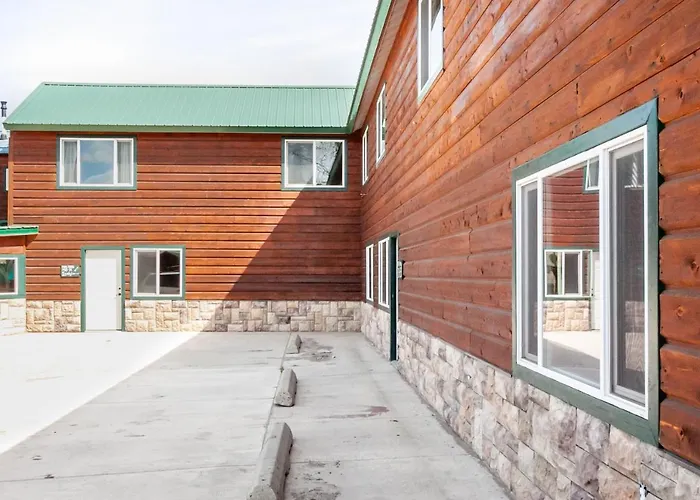 Circle R Motel East Glacier Park Village