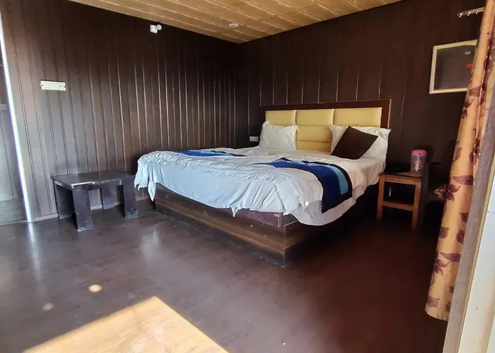 Snow View Huts Hotel Nainital