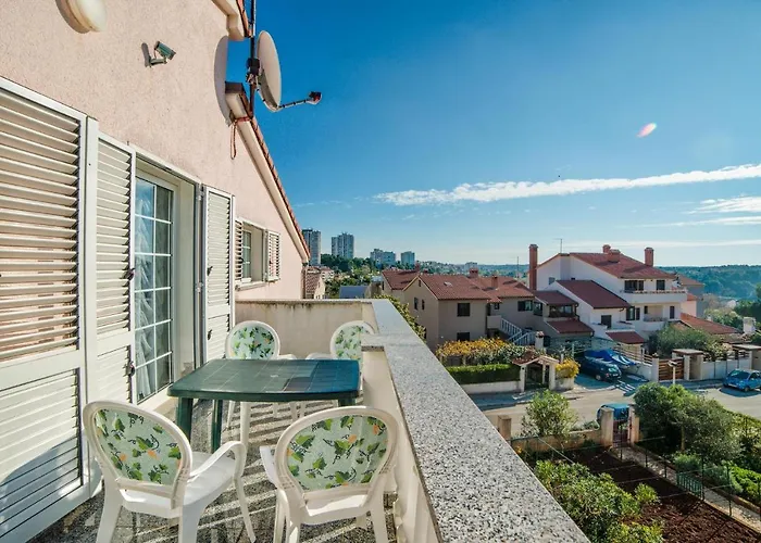 Apartments Ori Pula