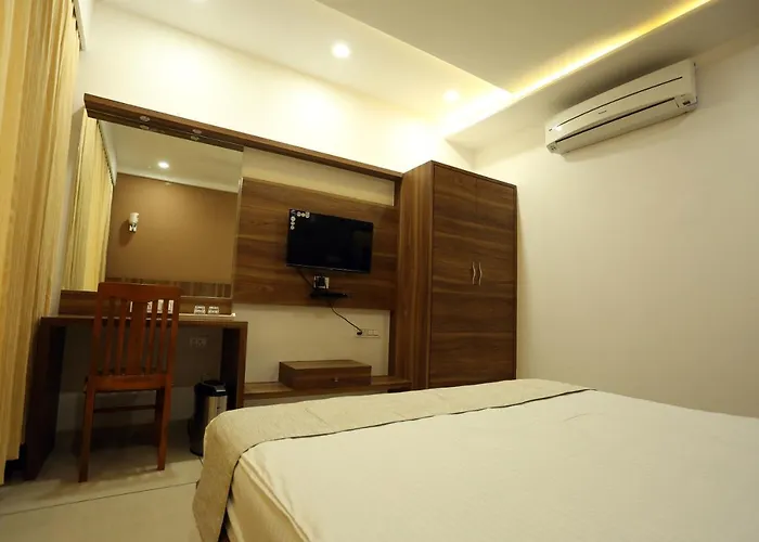Hotel Avista - Unmarried Couples And Nri Not Allowed Vadodara
