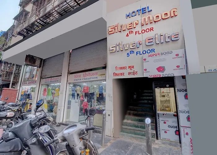 Oyo 76486 Silver Moon Mumbai