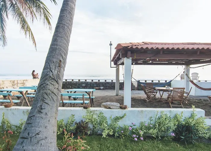 Looking Good Beachfront Hotel El Zonte