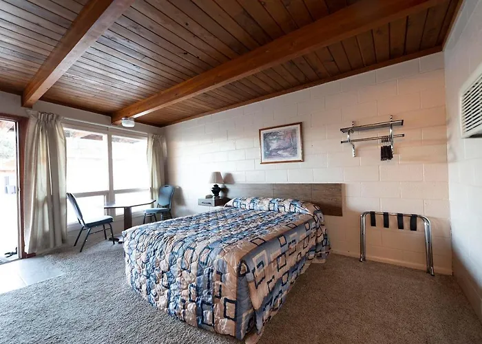 Cedar Inn McCook