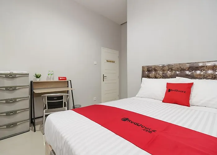 Reddoorz @ Jalan Demang Lebar Raya Palembang Hotel