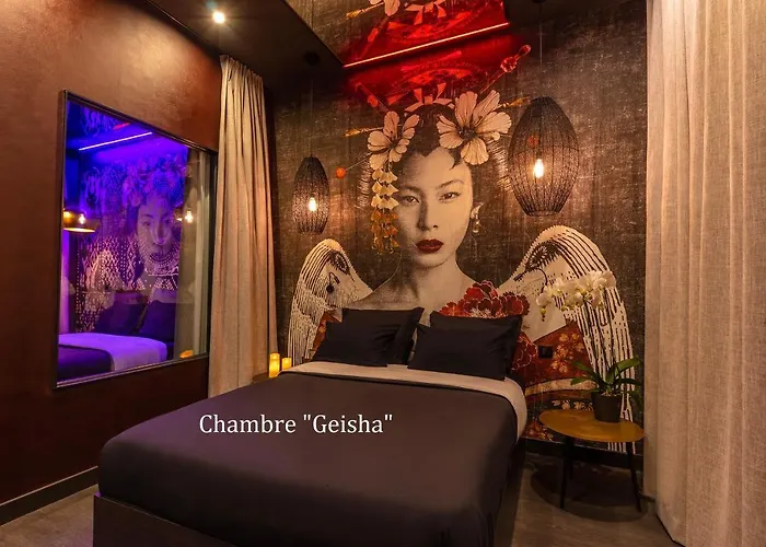 Love Hôtel avec nuit insolite au Dandy et Jacuzzi privatisé París