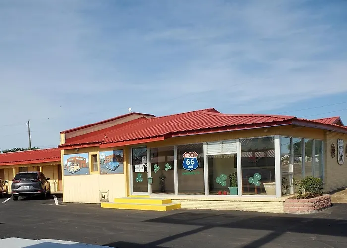 Route 66 Inn Shamrock