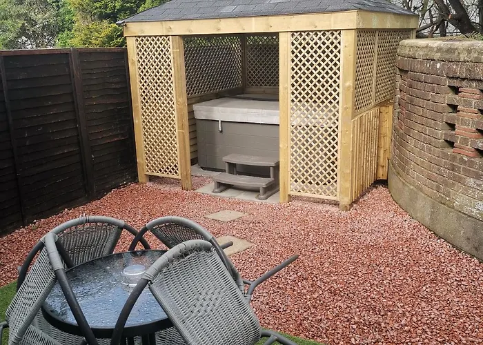 Glenfern Guest House And A Separate Cottage With Its Own Private Hot Tub Balloch