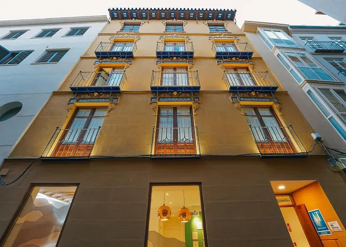 Debambu Atarazanas Aparthotel Malaga