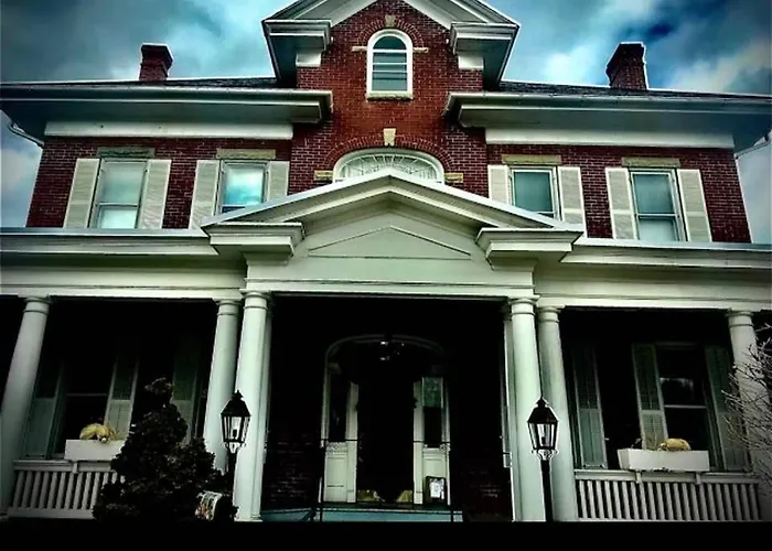 Historic 1912 Hoover House Bed And Breakfast Waynesboro