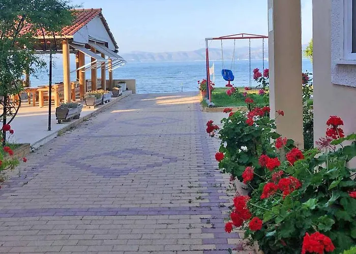 Seafront Apartments Kavos