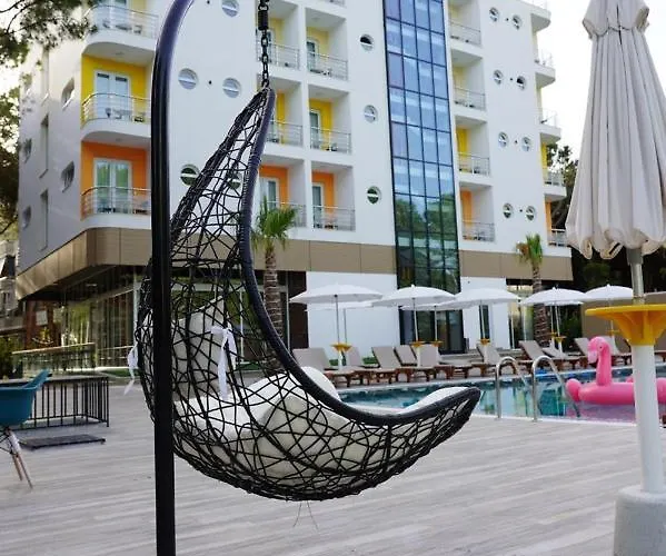 Hotel Monaco & Garden Golem 