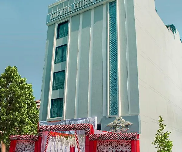 Hotel Hira Inn-10Mins From Railway Station & Bus Station Prayagraj