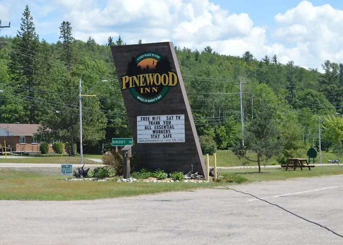 Pinewood Inn Barrys Bay