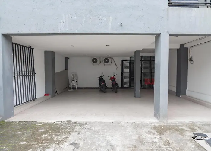 RedDoorz Syariah near Regol Park Bandung Hotel