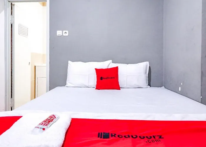 RedDoorz @ Citraland Surabaya Hotel