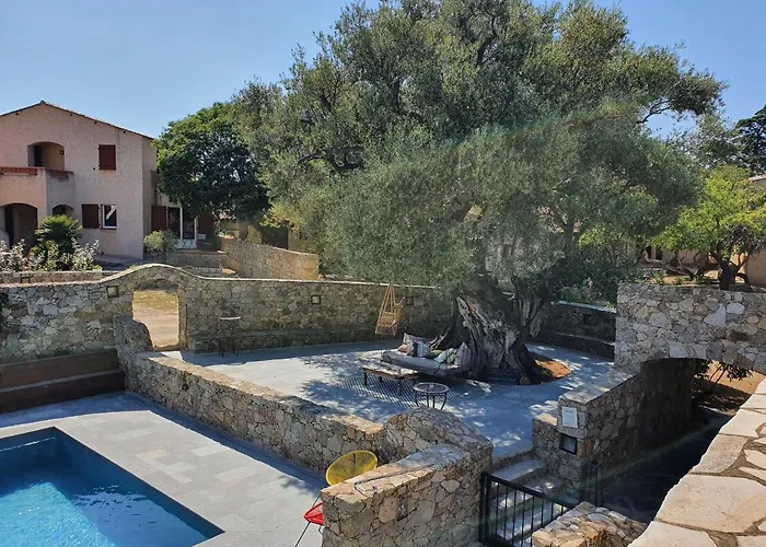 Hotel La Bergerie à LʼÎle-Rousse