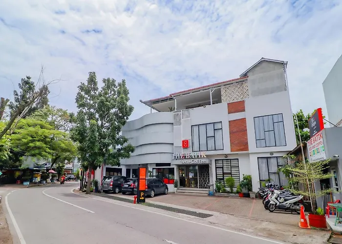 Super Oyo Collection O 31 The Batik Bed And Coffee Bandung Hotel