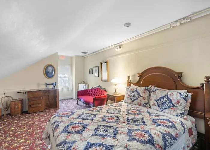 Lizzie Borden House Bed & Breakfast Fall River