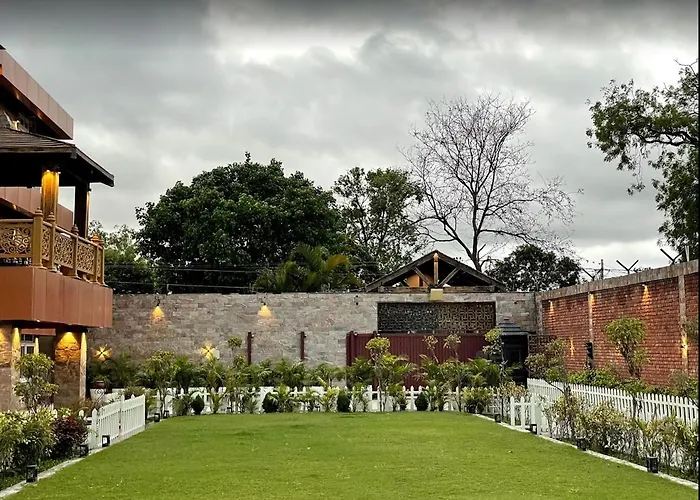 Yashmay Villa Club & Resort Gonda