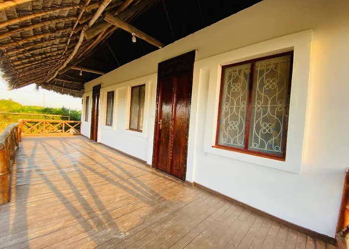 Habibis Bottle House Bed & Breakfast Nungwi