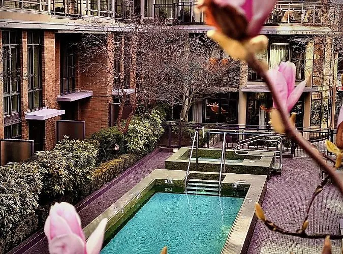 L'Hermitage Hotel Vancouver
