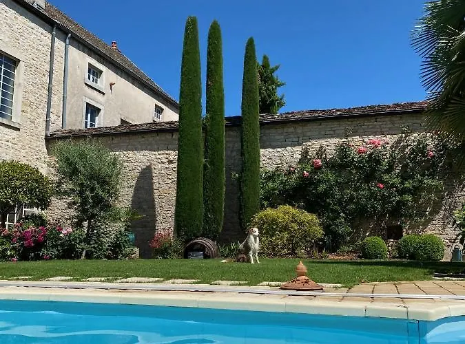 LE JARDIN Chambre de charme, piscine à Meursault