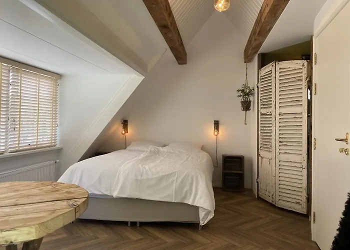 So-Hum Bed and Breakfast Den Burg