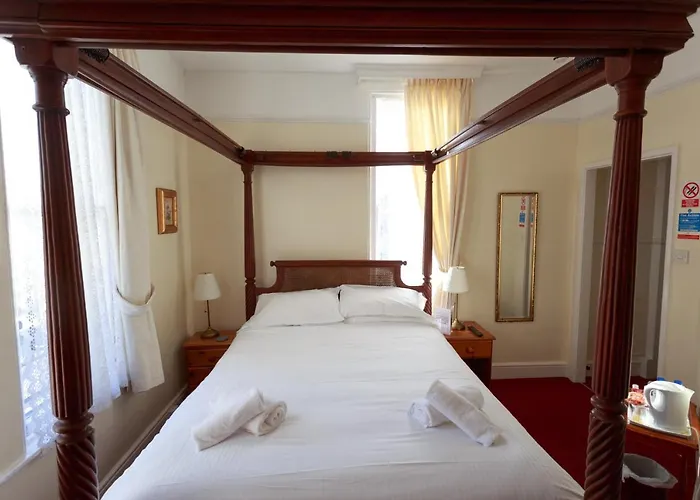 Bridge Guest House Tiverton 