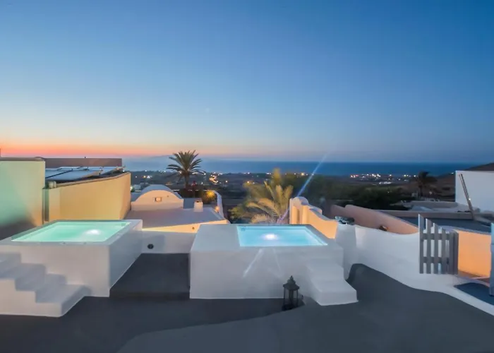 Aqua Serenity Luxury Suites Santorini Foinikiá