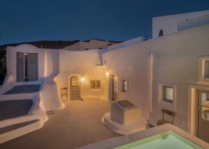 Aqua Serenity Luxury Suites Santorini Foinikiá