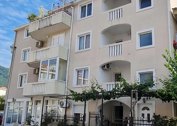 Hibiscus Guest House Budva