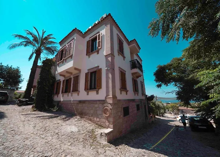 Cunda Tas Konak Otel Ayvalı