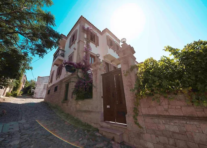 Cunda Tas Konak Otel Ayvalı