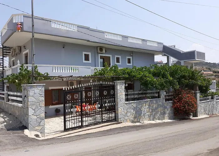 Villa Reshat Caca Ksamil