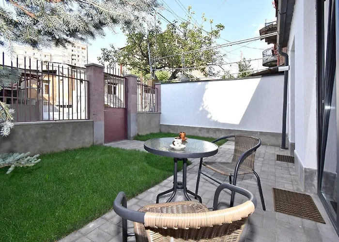 The Nut Guest House Erivan