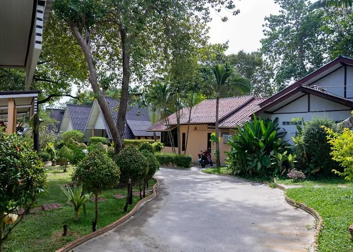 ทอมพิซซา รีสอร์ท  Koh Samet