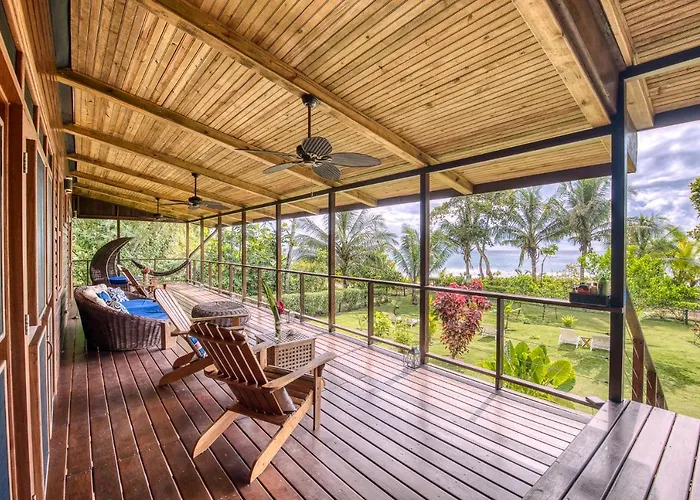 Oasis Bluff Beach Bocas del Toro