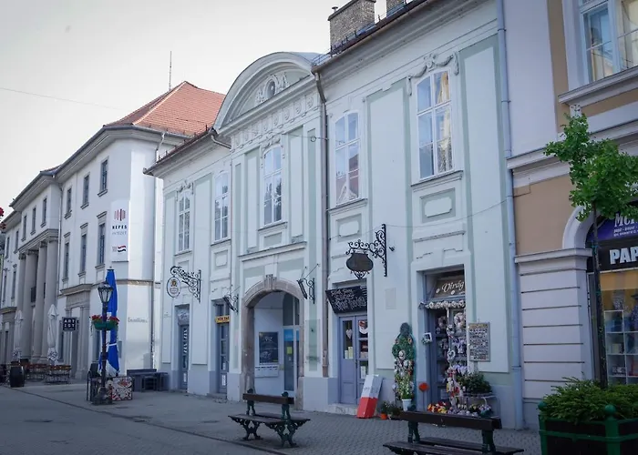Uránia Apartmanház Eger