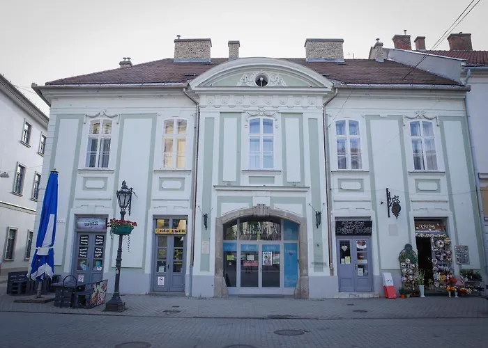 Uránia Apartmanház Eger
