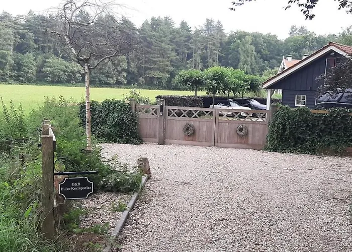 Huize Koempoelan Bed and Breakfast Naarden