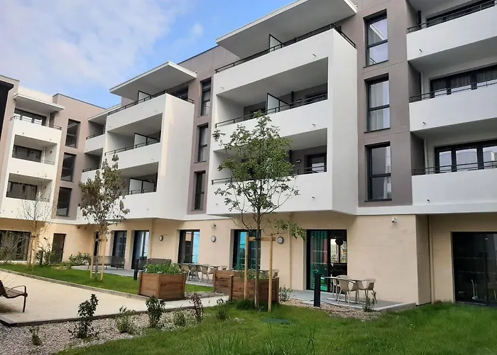 Aparthotel Domitys L'Opaline à Villenave-dʼOrnon