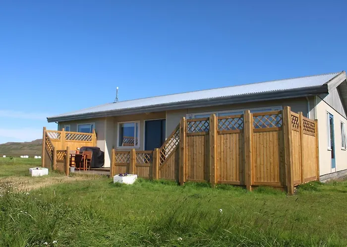 Stori-Bakki Guesthouse-With Hot Tub Egilsstaðir