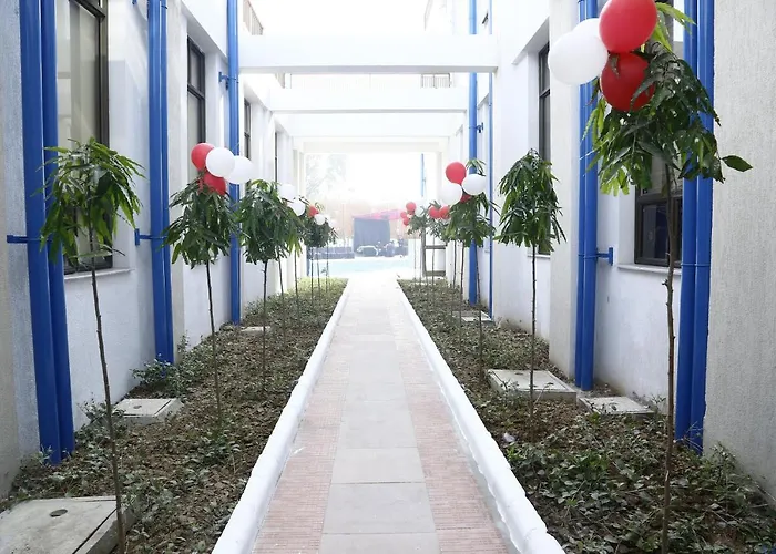 Tdi Club Retreat Hotel Kharar