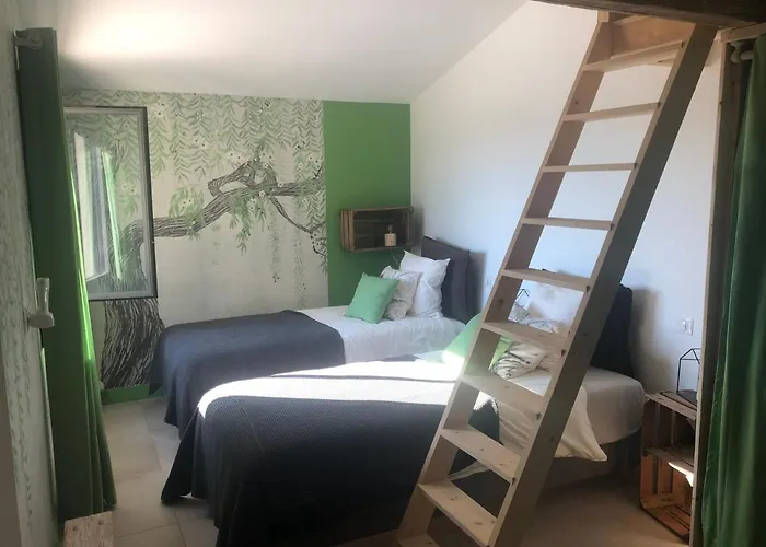 La Tour Carree Bed & Breakfast Châteauneuf-de-Gadagne