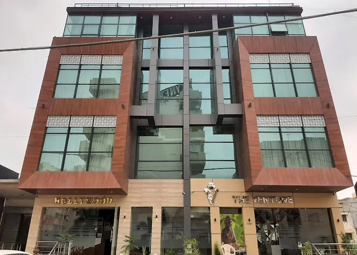 Hotel Hollywood Zirakpur