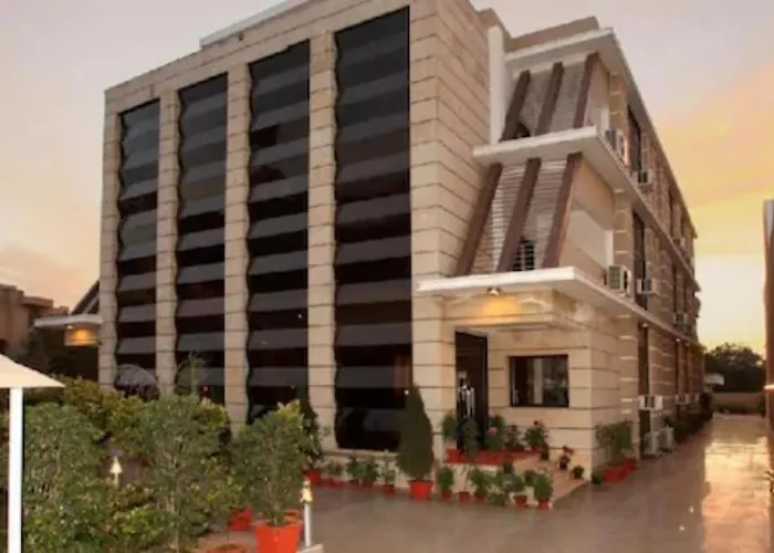 Five Elements Hotels The Claire Delhi 