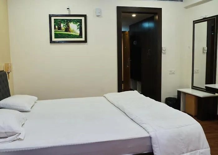 Malayalee Club Hotel Chennai