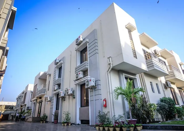 Lokal Rooms X Shahrah-E-Faisal Karachi