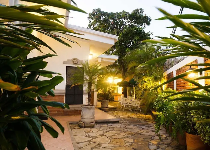 Hotel El Almendro Managua